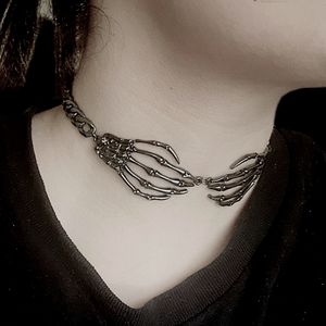 Deaths embrace metal chain chocker